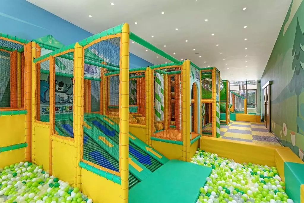 زمین بازی 2 سربسته هتل تایتانیک لارا آنتالیا